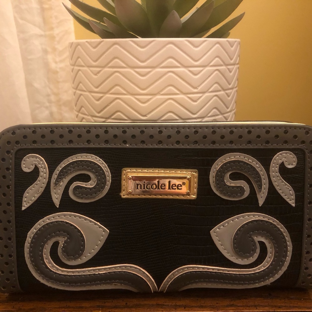 nicole lee wallet